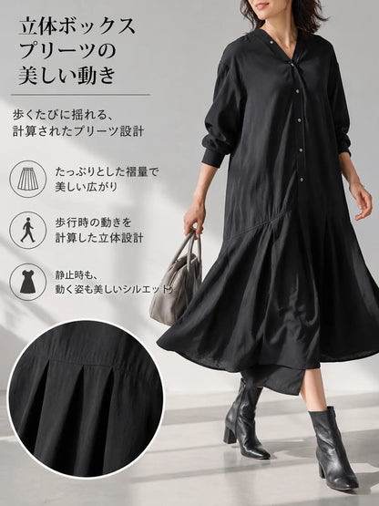 【ゆったり着やせ見え ミモレ丈Vネックワンピース】 バックプリーツデザインで後ろ姿もすっきり。 フロントボタンの縦ラインで、すらっと細見えを叶えます。